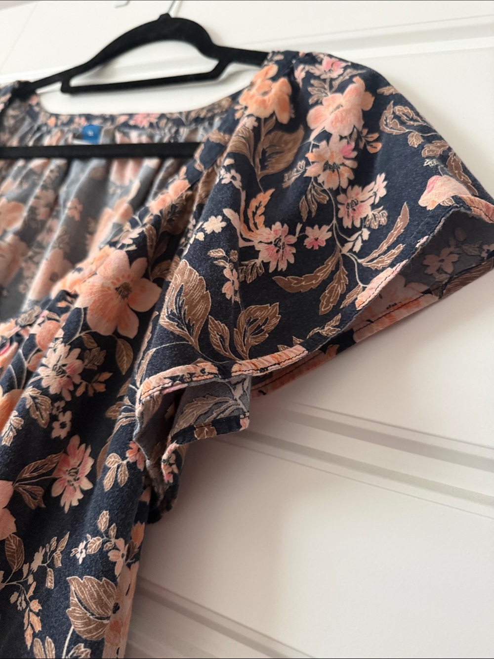 Old Navy Navy Floral Scoop Neck Blouse with Peach Flowers - Picture 3 of 5